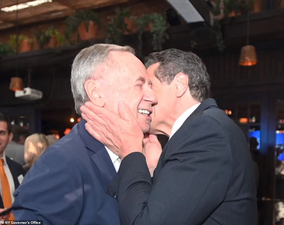 Cuomo kisser