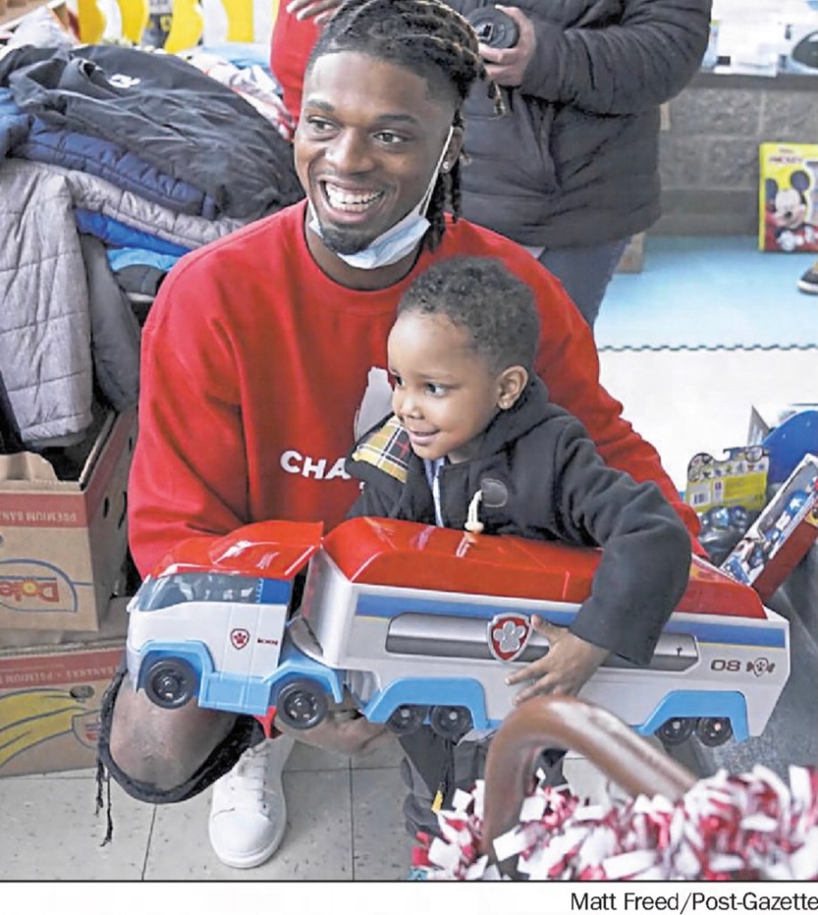 BILLS PLAYER toy drive
