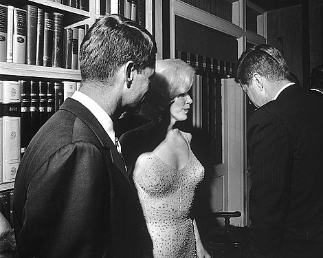 Sinatra says Marilyn murdered.