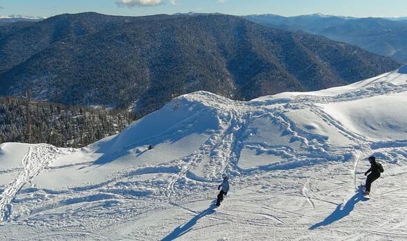 Putin moves family to bunker