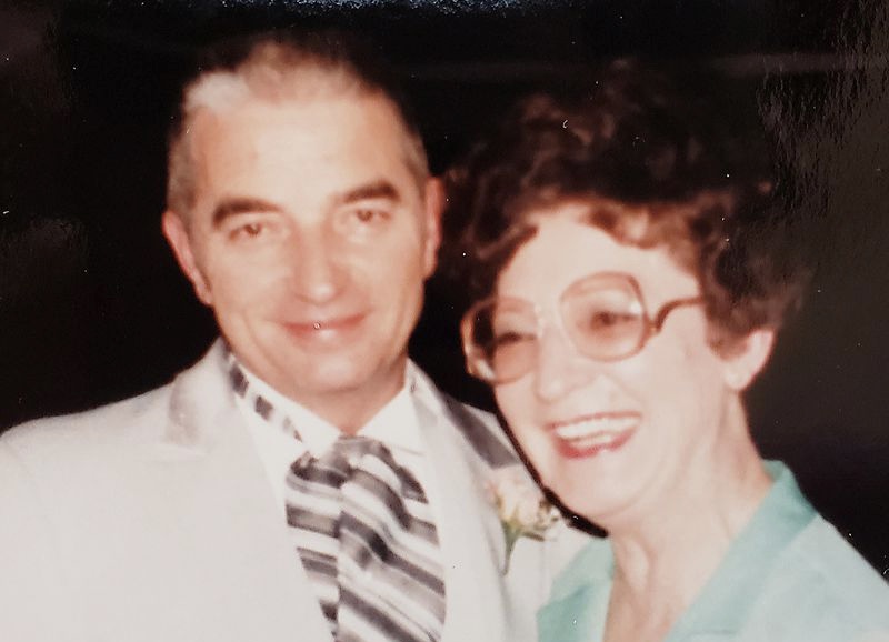 Couple die minutes apart