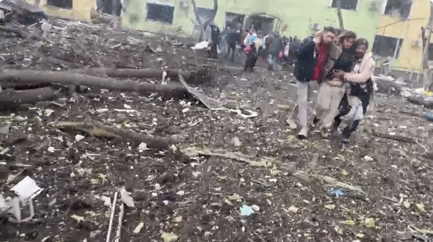 Putin destroys maternity hospital