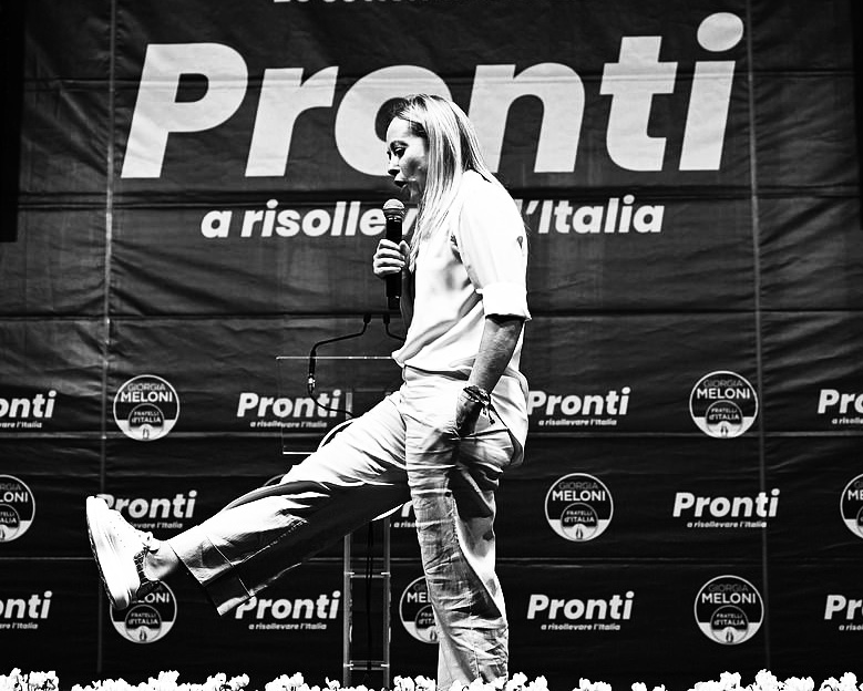 FRENCH RIGHT CRAPS OIUT